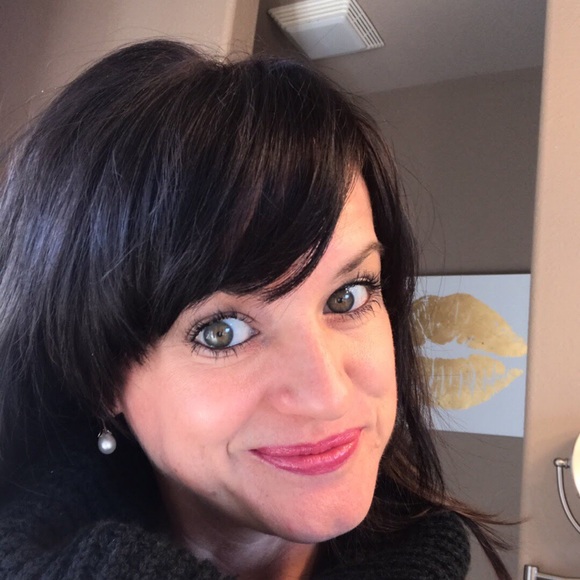 Meet your Posher, Heather - Picture 1 of 1